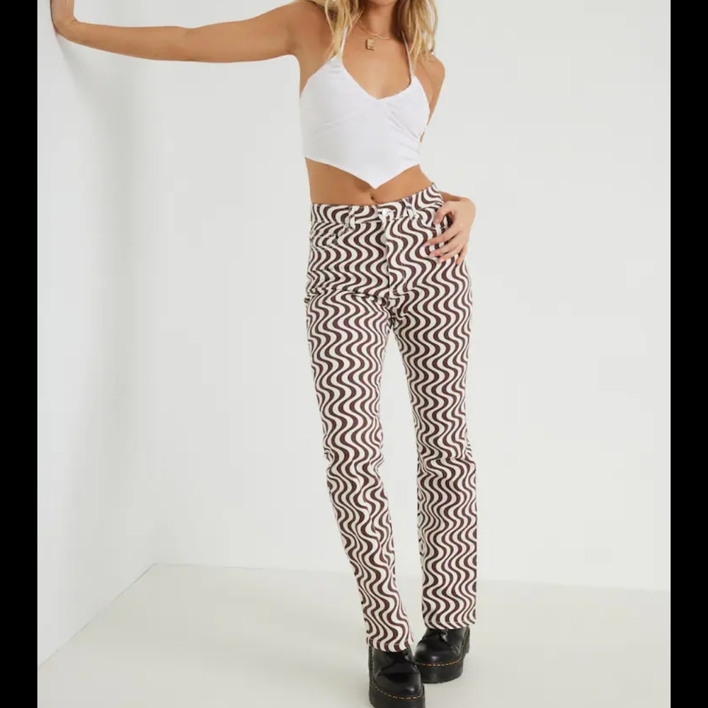 Garage High-Rise Wavy Pattern Jeans in White and Brown